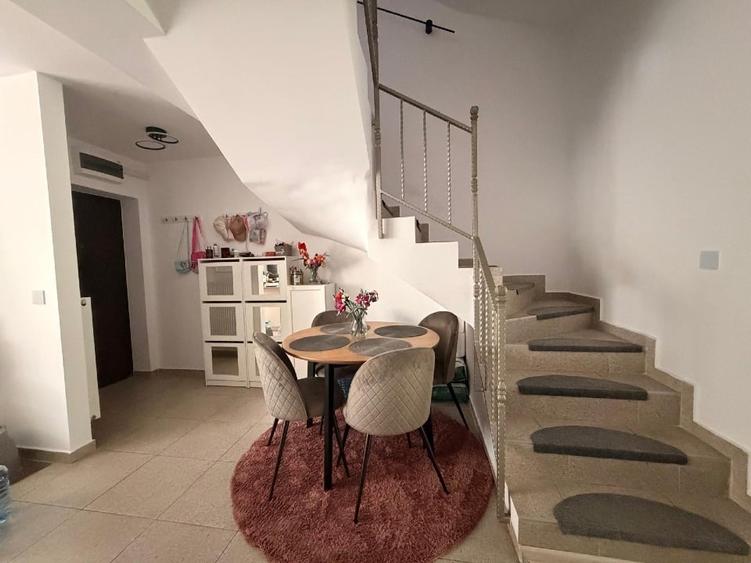 Duplex cu 4 camere cu Canalizare în Central