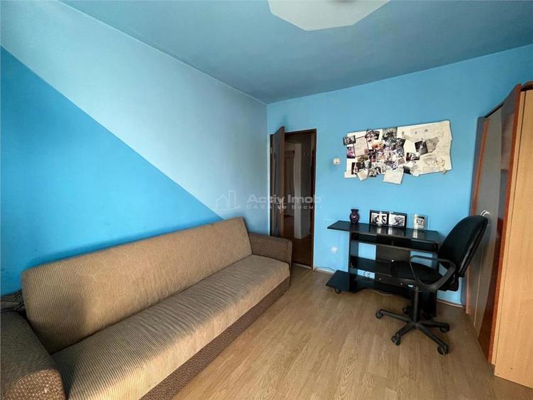 Lugoj, 3 Cam., 72 Mp., Decomandat - 2