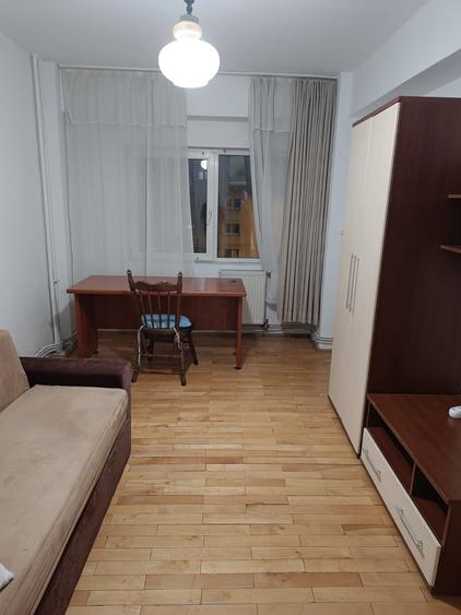 Apartament 2 camere, de vânzare, decomandat, str. Nicolae Titulescu, în P- uri - 1