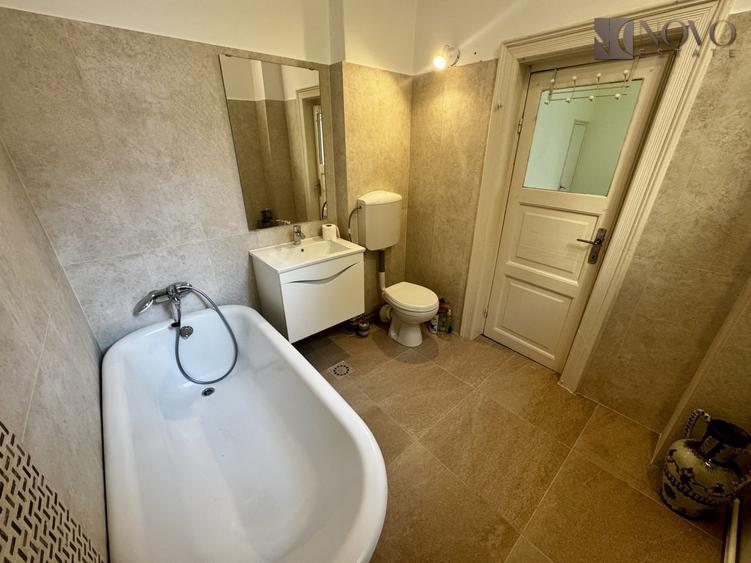 Apartament cu 4 camere decomandat în Cotroceni