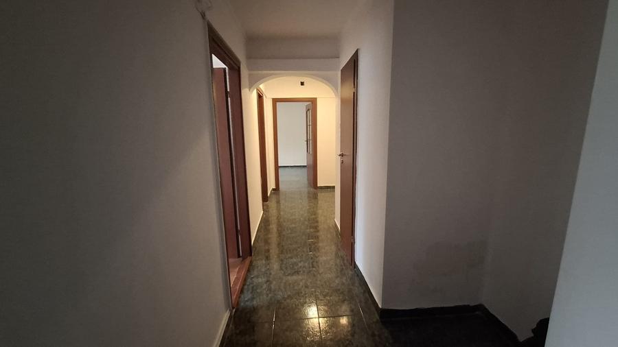 Ciresica - ap 3 cam , parter (gaze la usa ) - 4