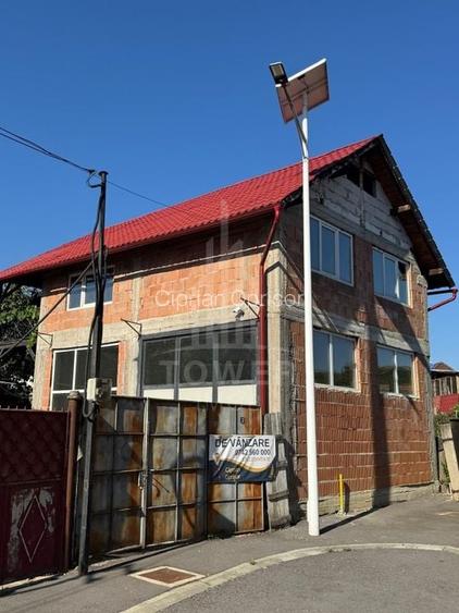 Două case la roșu în curte - Zonă Ocna Sibiului