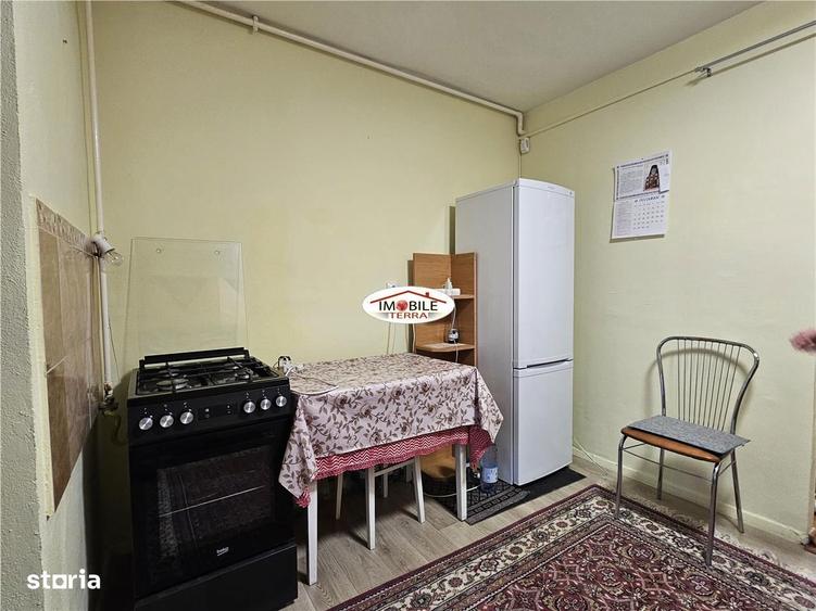 Apartament 3 camere decomandat cu pivnita de vanzare in Vasile Aaron - 2