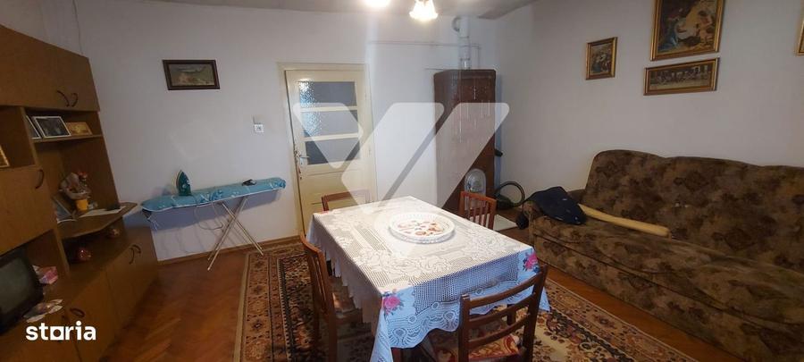 Casa individuala din 2 corpuri ,6 camere, 2 bai, 3 pivnite, 2109 mp, R - 5