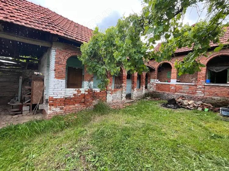 Honorici, Casa Cu Teren, 230 Mp. Suprafata construita, 1.700 Mp. Suprafata teren - 7