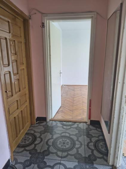 Apartament cu 3 camere semidecomandat în Tomis I