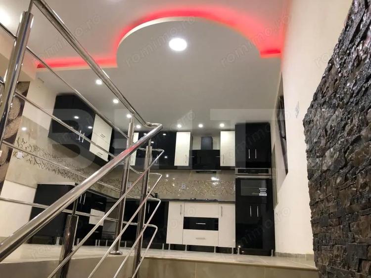 Doua case, spatiu comercial, casa tip pensiune Goicea Dolj - 2