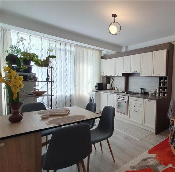 Apartament cu 3 camere decomandat, mobilat în Burdujeni