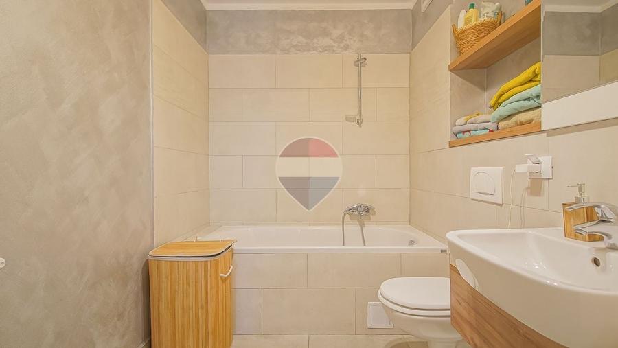 Apartament cu 3 camere decomandat, mobilat în Tractorul