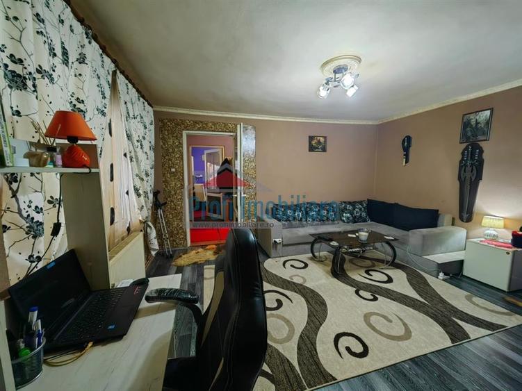 Casa cu 2 camere si terasa mare in centru pe strada Baritiu - 2