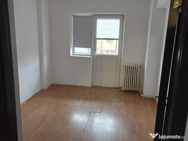 Apartament 3 camere decomandat Cetate - 4