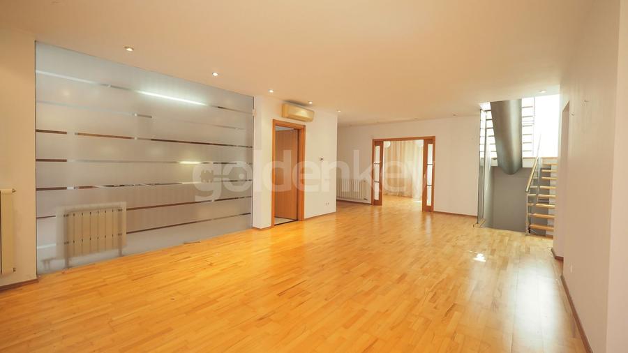 Vila nemobilata in complex cu piscina | 2 garaje - 6