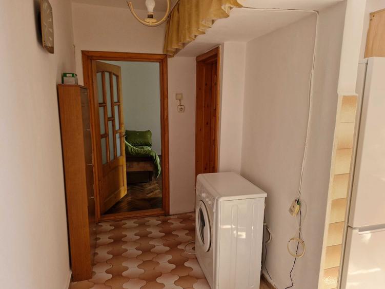 Apartament cu 3 camere semidecomandat în Olari