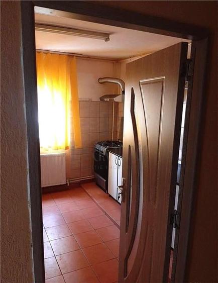 SOARELUI - ETAJ 1 - BLOC IZOLAT - 3 CAMERE - CENTRALA PROPRIE - BOXA - 12