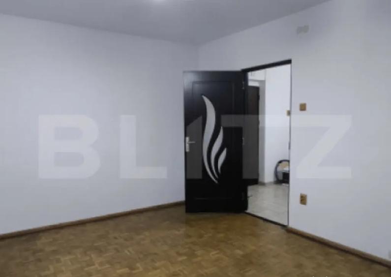 Apartament 2 camere, decomandat, etaj intermediar, zona Poli - 6