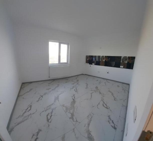 Casă cu 4 camere cu Teren 237 Mp în Central