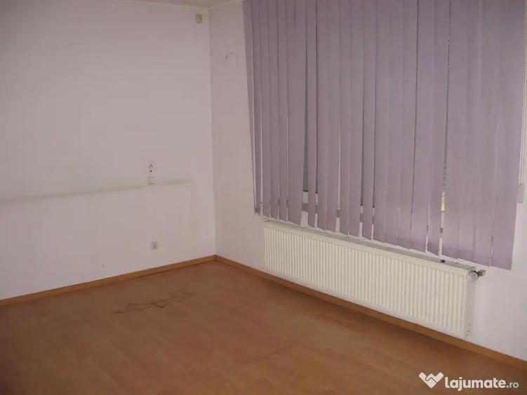 Vand casa la curte Ciorogarla - 1