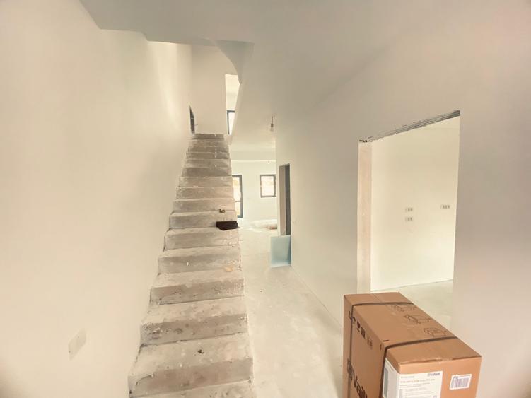 Duplex cu 4 camere si mansarda. Curte 250 mp. Comision 0 - 12