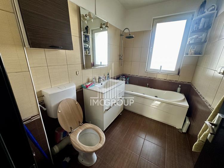 Apartament 2 camere, decomandat, 3 balcoane si parcare, Floresti, zona Eroilor - 8