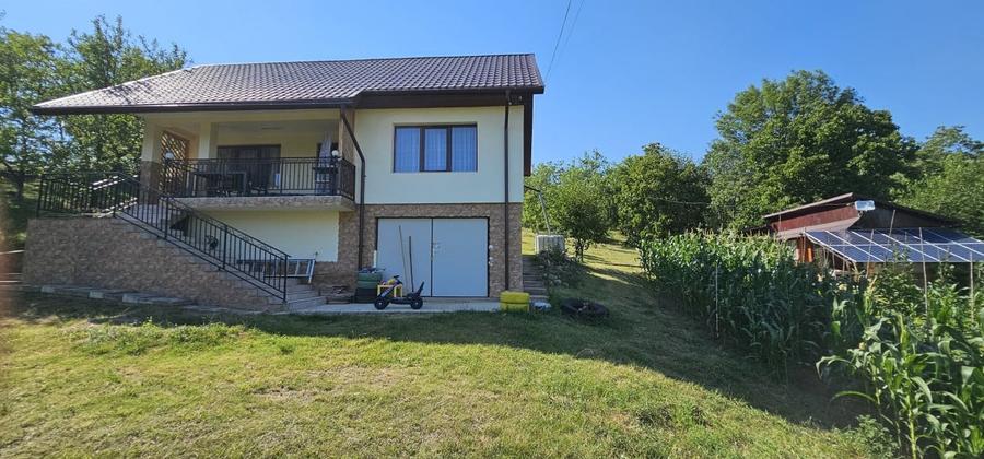 Vrei o casa mica la tara, cu tot confortul din oras? Oportunitate in Stanesti! - 2