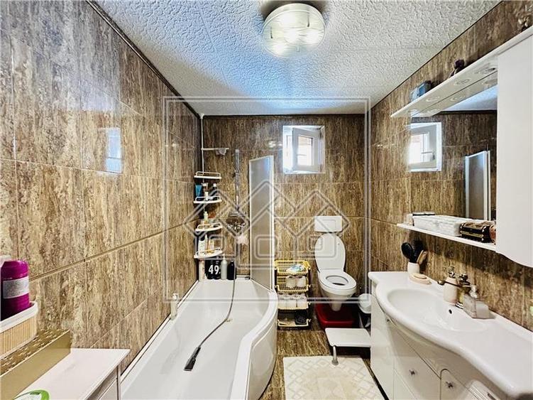 Casa individuala in Sura Mare cu 2 garaje, 2 terase si teren de 493 mp - 16