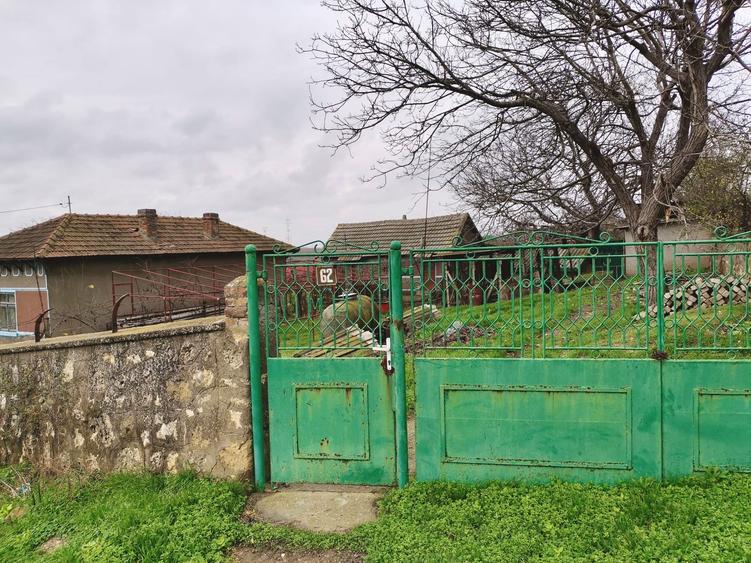 Seimenii Mici  Casa  Individuala 3 Camere Chirpici  S.teren  2100 Mp/42 Acte OK - 1