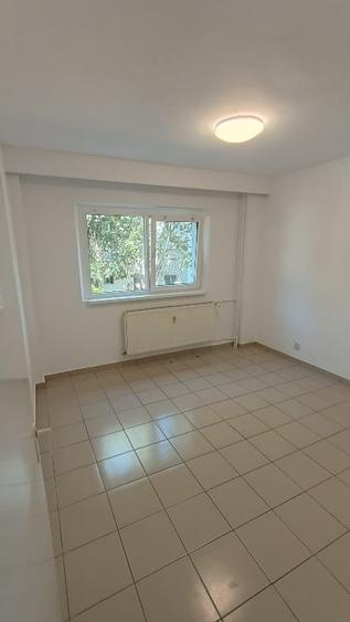 Militari Veteranilor etaj 1/4 construcție '83 posibilitate centrală - 4