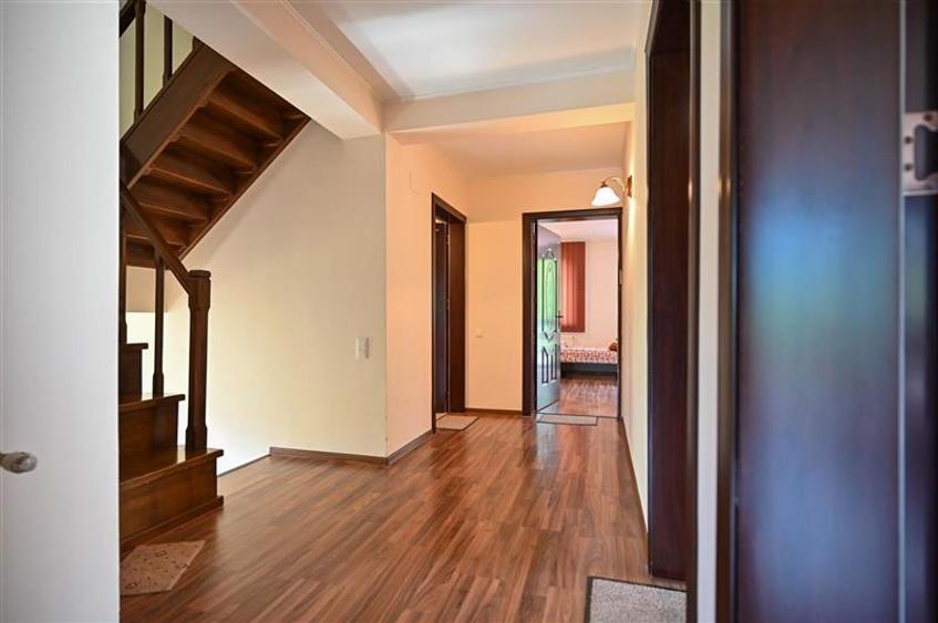 FILM!Refugiu elegant,cadru natural rar, vecinatati discrete,1.700 mp domeniu ver - 27