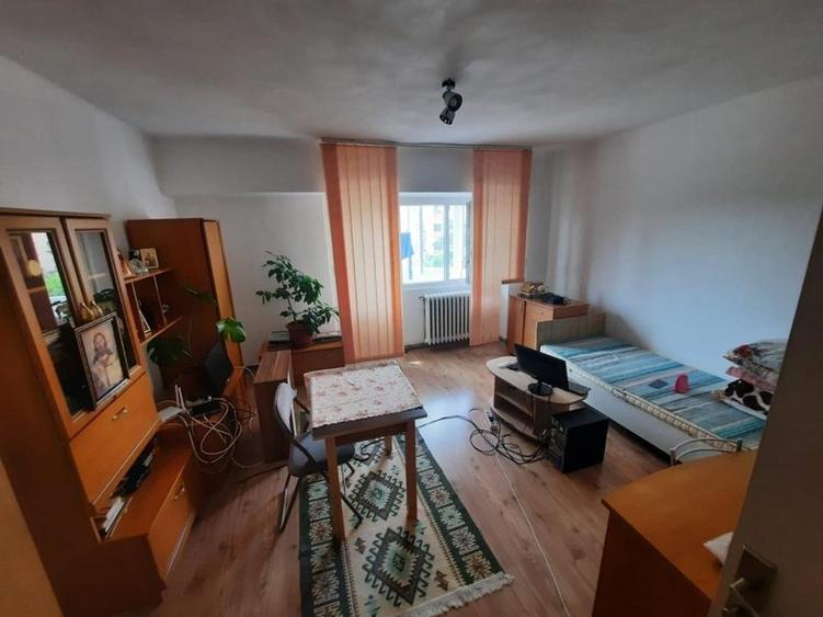 Apartament cu 1  camera decomandat, etajul 4/8, zona Pacurari - 1