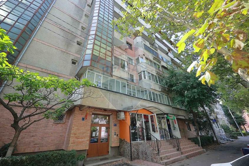 De vânzare apartament cu 1 cameră și spațiu comercial, în zona Decebal - 8