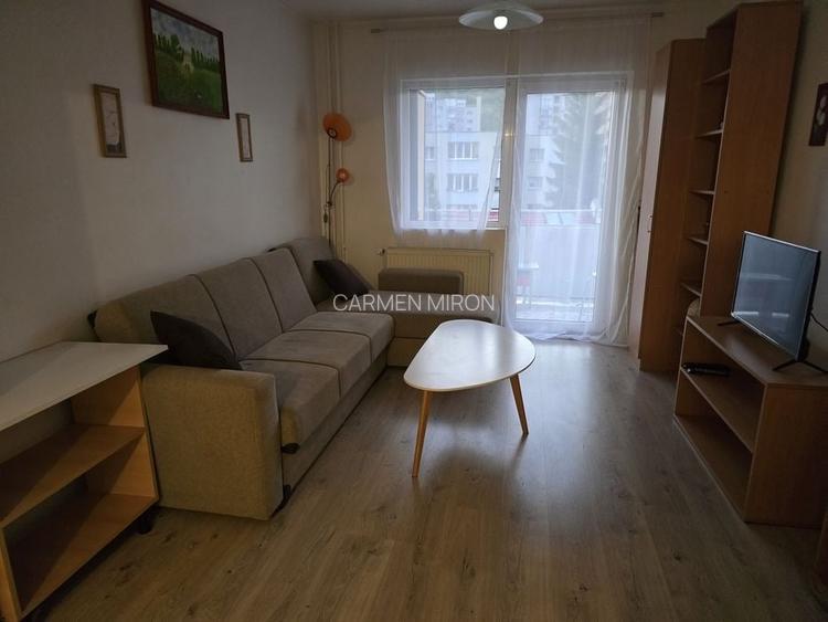 Apartament cu 4 camere semidecomandat în Grigorescu Apartament cu 4 camere semidecomandat în Grigorescu
