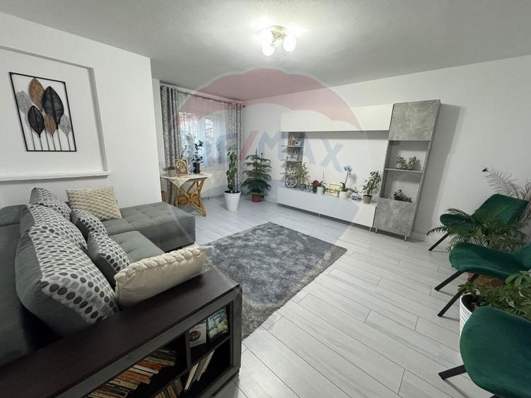 Apartament  cu 3 camere de vanzare 1 Mai - 1
