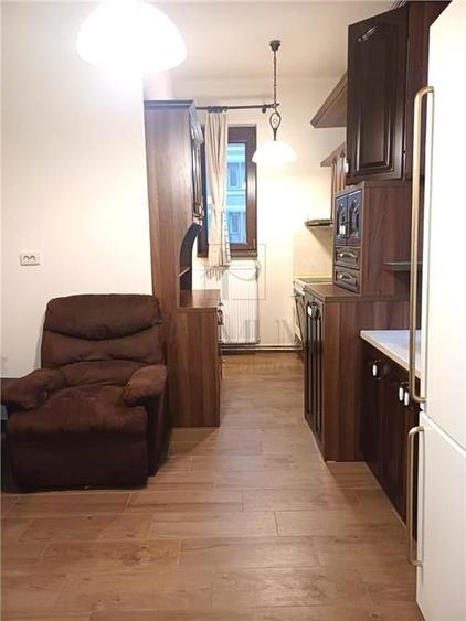 MEDICINA - ETAJ 2 - CLADIRE ISTORICA - 3 CAMERE - 1 BALCON - 1 TERASA - CENTRALA - 4