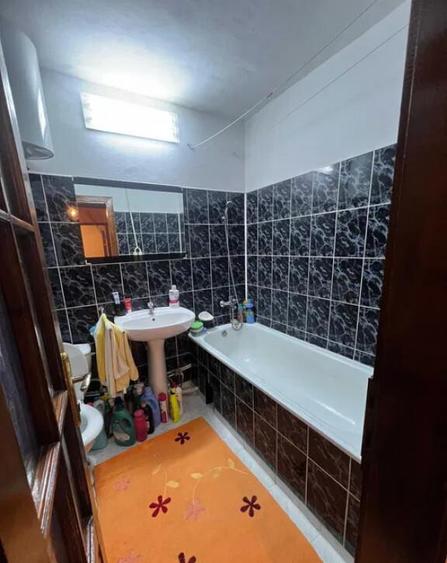 Apartament Cu 2 Camere Decomandate Zona Burdujeni - Cuza Voda 2 - 5