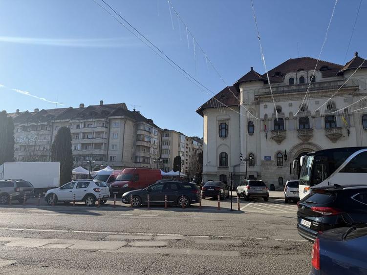 Inchiriez apartament 3 camere ULTRACENTRAL - 1