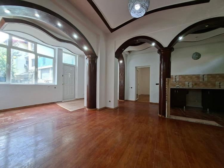 Piata Unirii, Calea Calarasilor, Hala Traian, PROPRIETAR, vand casa P+M, 4 cam. - 5