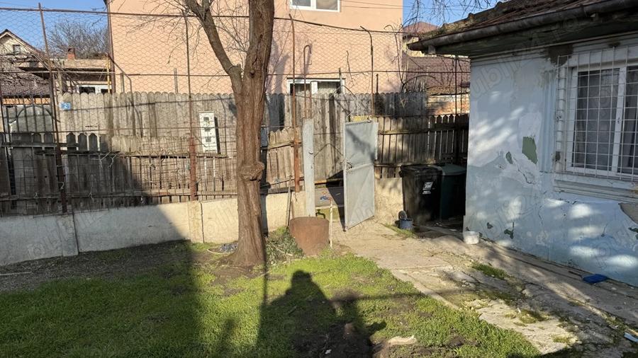 Vand Casa Craiova -Brestii zona Biserica - 1