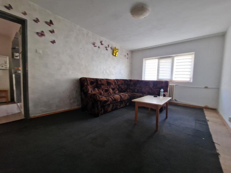 Navodari( Sud, Str Rândunelelor)- 2 camere decomandate, etaj 3/4, liber - 1