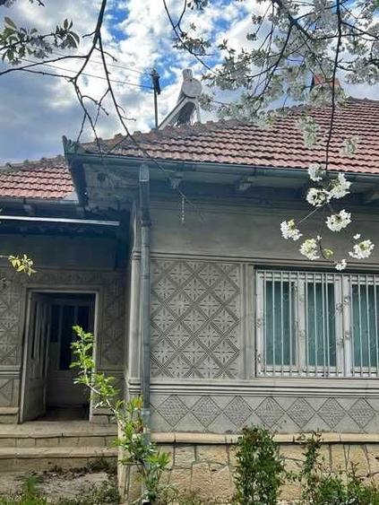 Se vinde casa ideala pentru o familie/locuit permanent . - 13