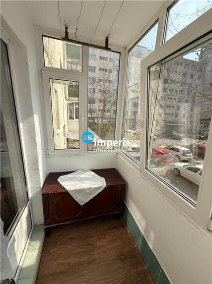 Inchiriez apartament 2 camere, semi - decomandat, zona Alexandru cel Bun - 5