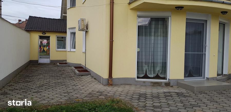 Casă cu 4 camere cu Teren 280 Mp în Trei Stejari