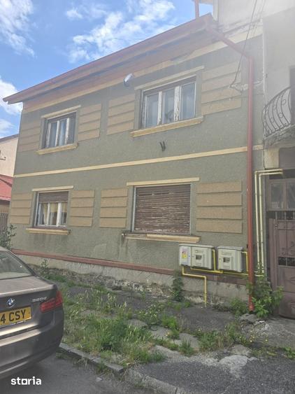 Casă cu 6 camere cu Teren 798 Mp în Botizului