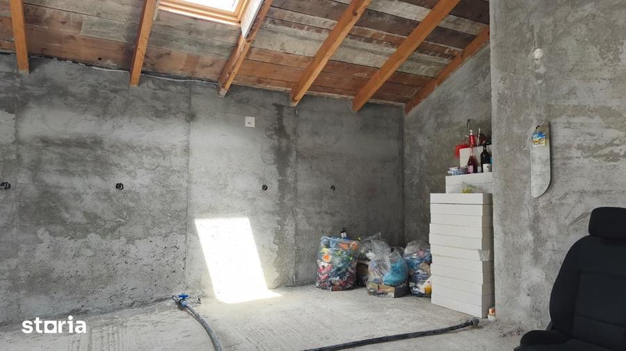 Casă cu 5 camere cu Teren 948 Mp în Central
