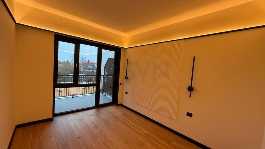 Apartament cu 4 camere semidecomandat în Pipera