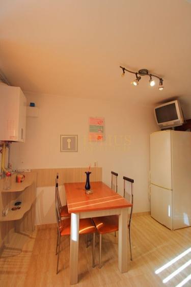 Apartament cu 3 camere decomandat, mobilat în Lunei