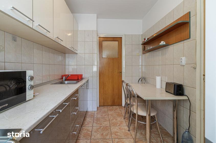 Apartament cu 3 camere decomandat în Drumul Taberei