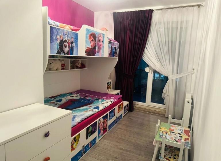 Apartament cu 3 camere decomandat în Central