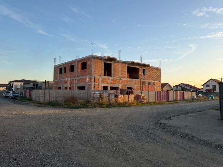 Casă cu 4 camere în Săcălaz