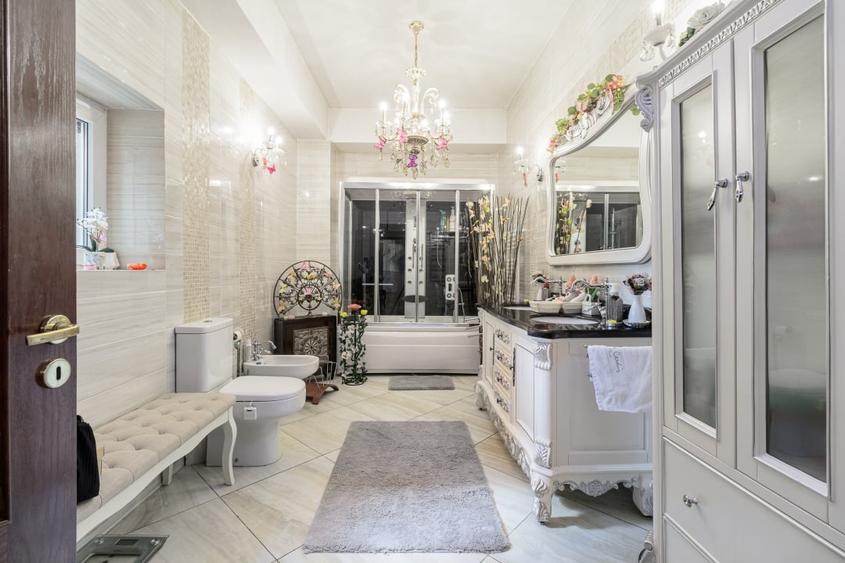Casă individuală cu 19 camere cu Piscina în Pantelimon