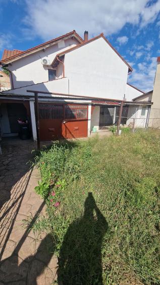 Casă cu 4 camere în Dara